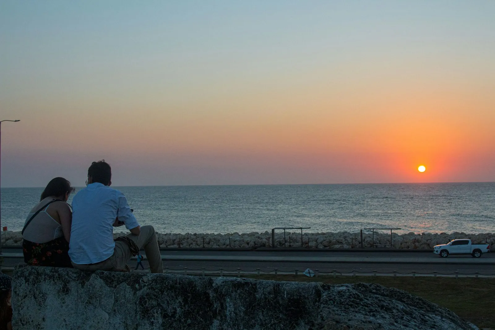 A couple, at sunset on the city walls · Cartagena